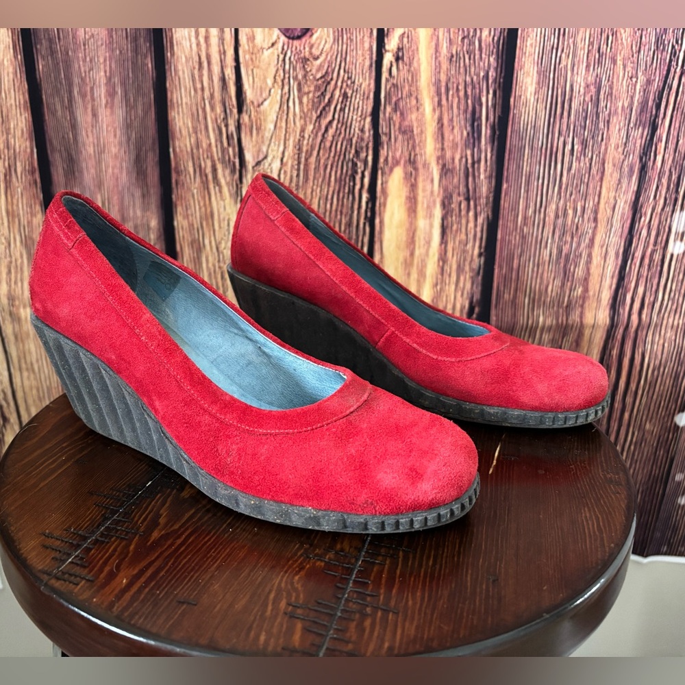 Mag Made in Portugal Red Suede Wedge Shoes Size 40